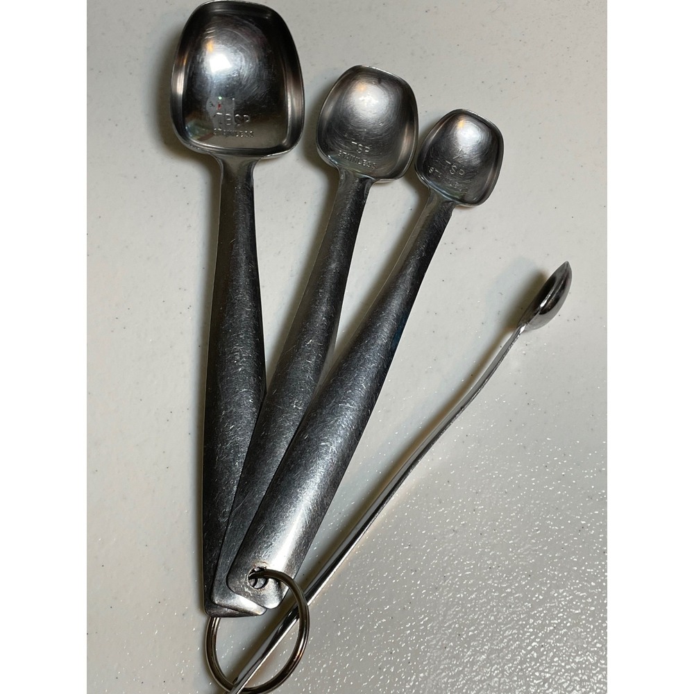 Vintage Unbranded Like Foley Measuring Spoons Set Long Handles  VTG Grandmacore